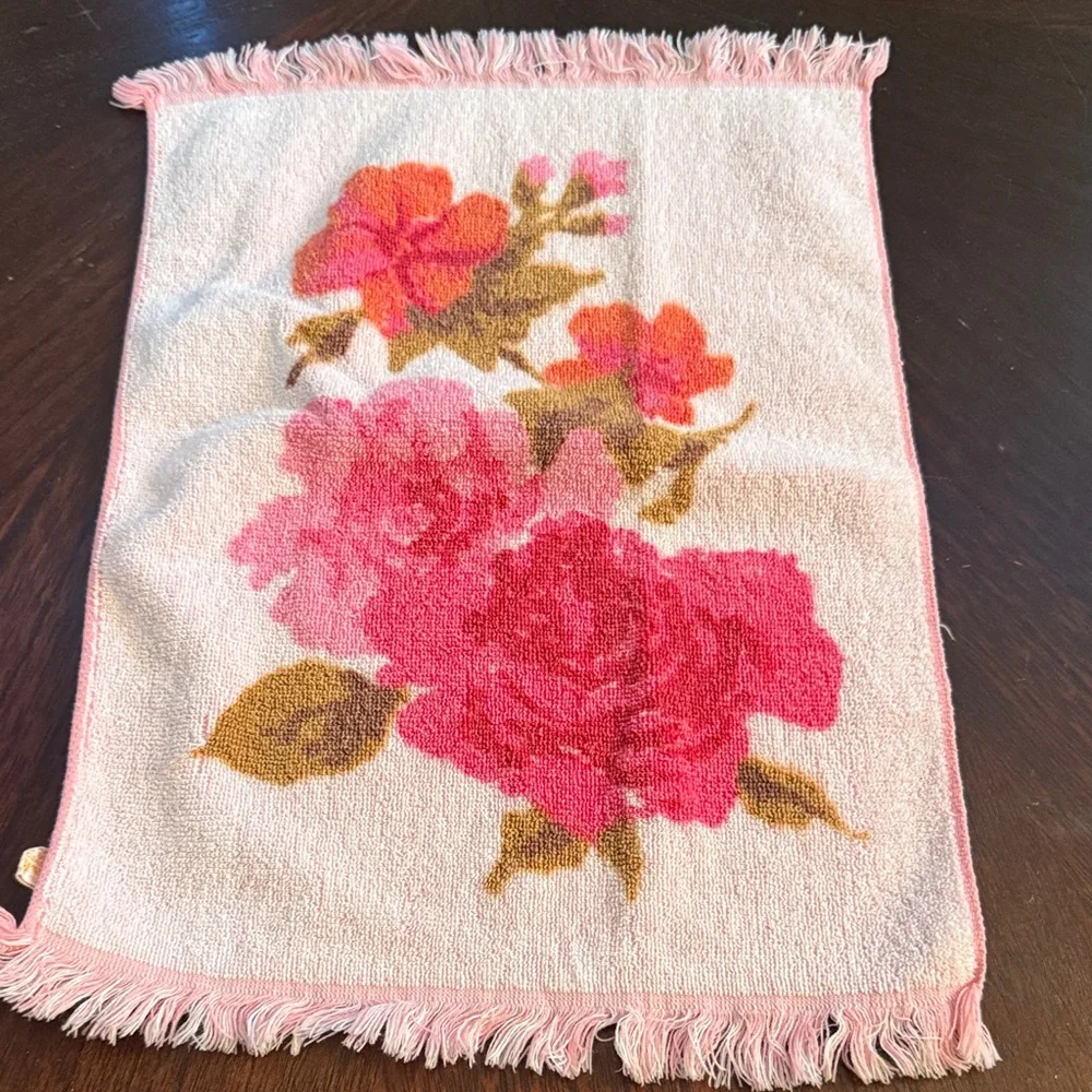 VTG CALLAWAY Pink and Floral Hand Towels